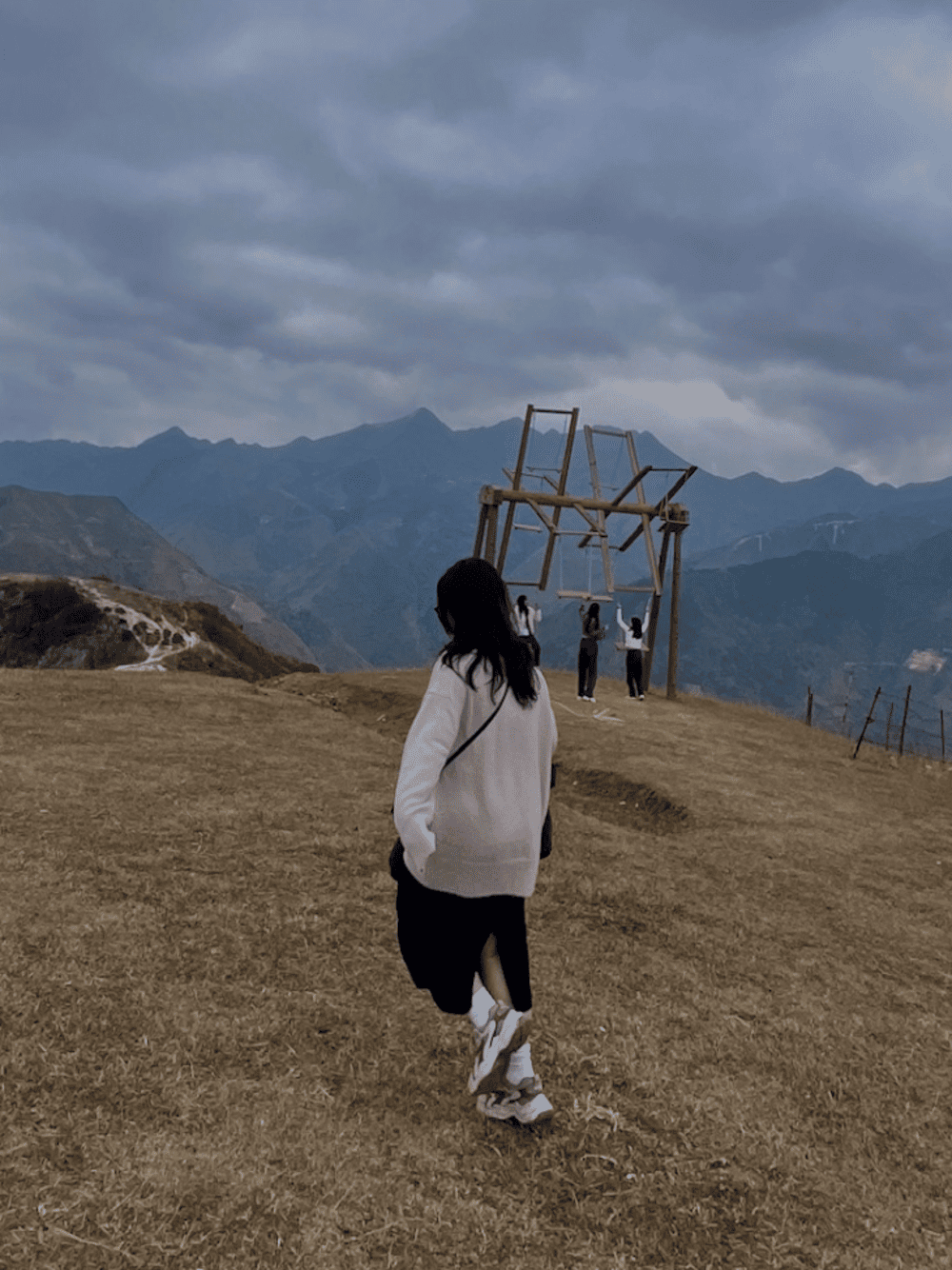 Chạy giữa thảo nguyên để cơ thể được tự do đắm mình vào thiên nhiên núi rừng